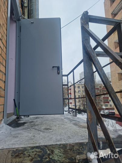Противопожарная дверь с установкой
