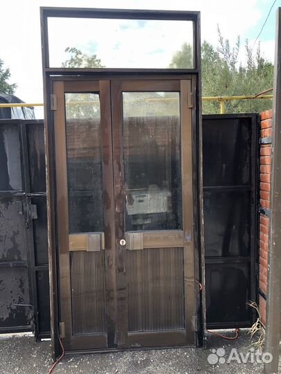 Продаю дверной блок и оконный блоки из алюминия
