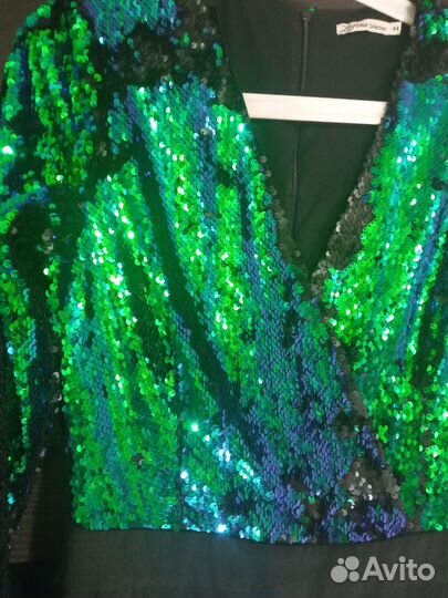 Нарядный новогодний комбинезон с пайетками