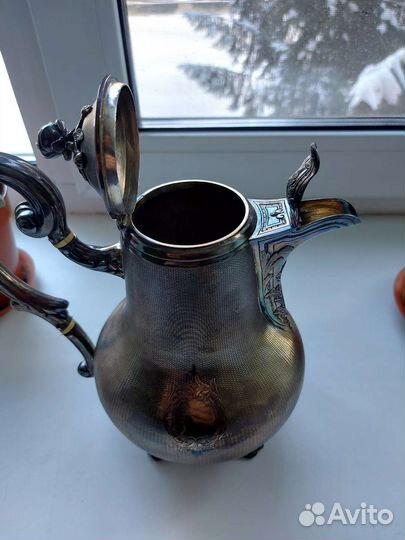 Старинный серебряный кувшин