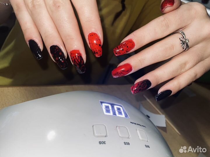 Модель на маникюр