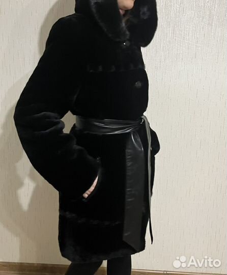 Шуба мутоновая с капюшоном из норки 42-44 р