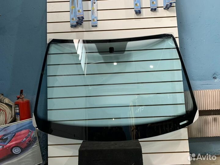 Лобовое стекло Фольксваген Поло с обогревом