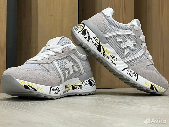 Кроссовки женские