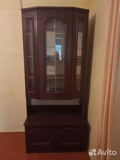 Сервант б/у в отличном состоянии