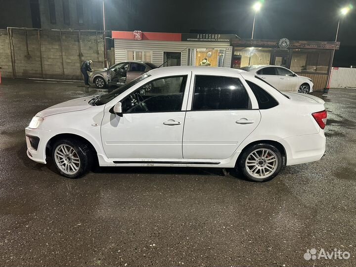 LADA Granta 1.6 МТ, 2015, 320 000 км