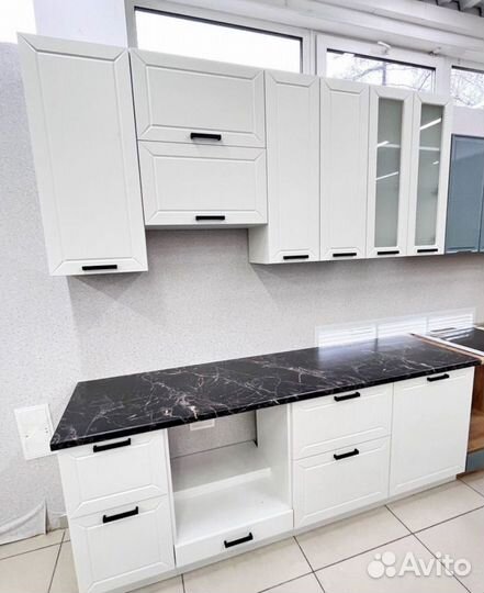 Кухня угловая белая