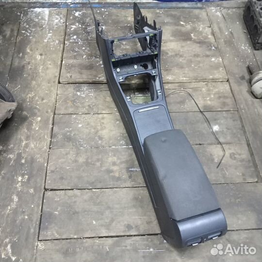 Консоль Volkswagen Passat B6 (Пассат Б6)