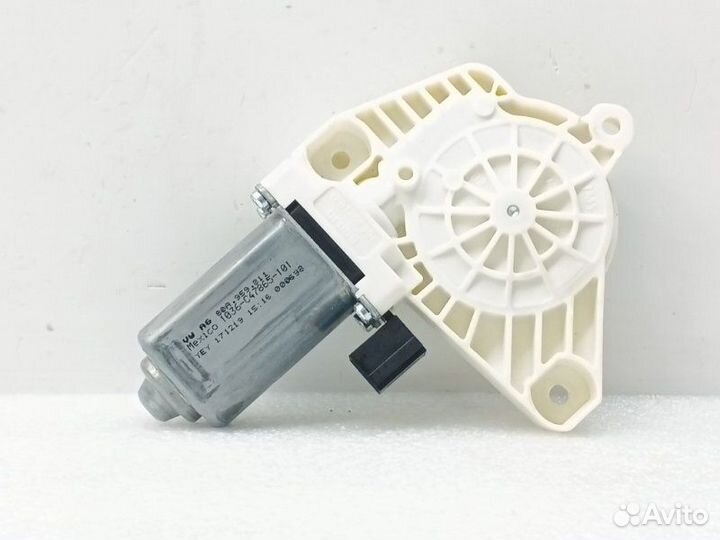 Моторчик стеклоподъемника задний правый Audi Q5 FY