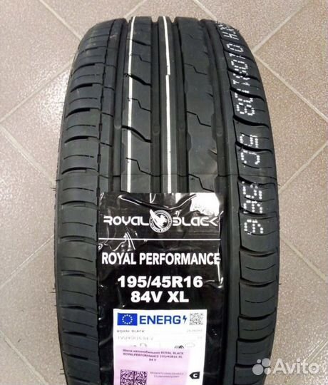 Royal Black Royal Performance 195/45 R16