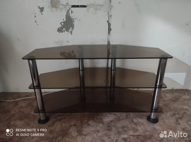 Стеклянная тумба под тв