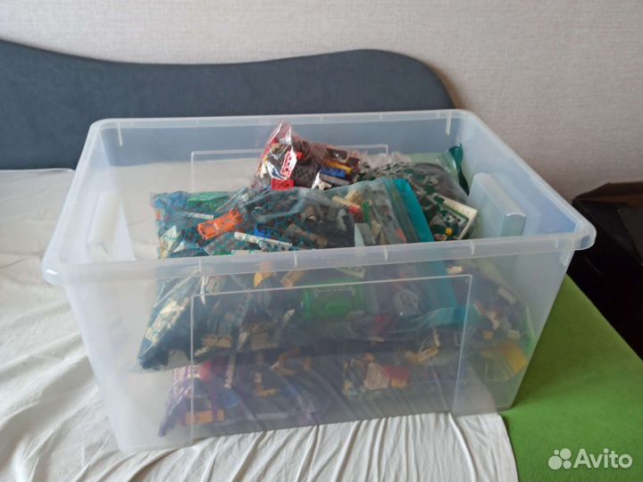 Целый контейнер lego