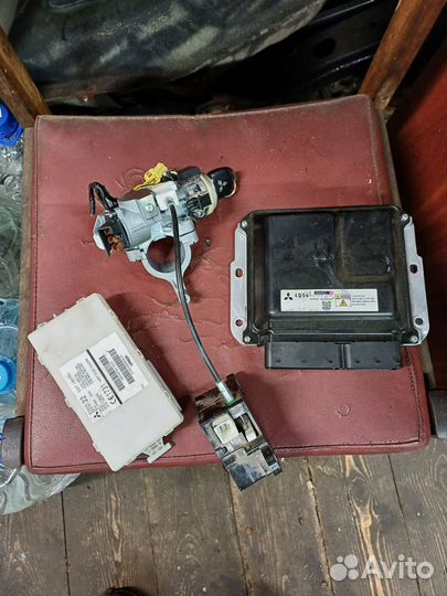 Эбу двигателя с замком Mitsubishi Pajero Sport II