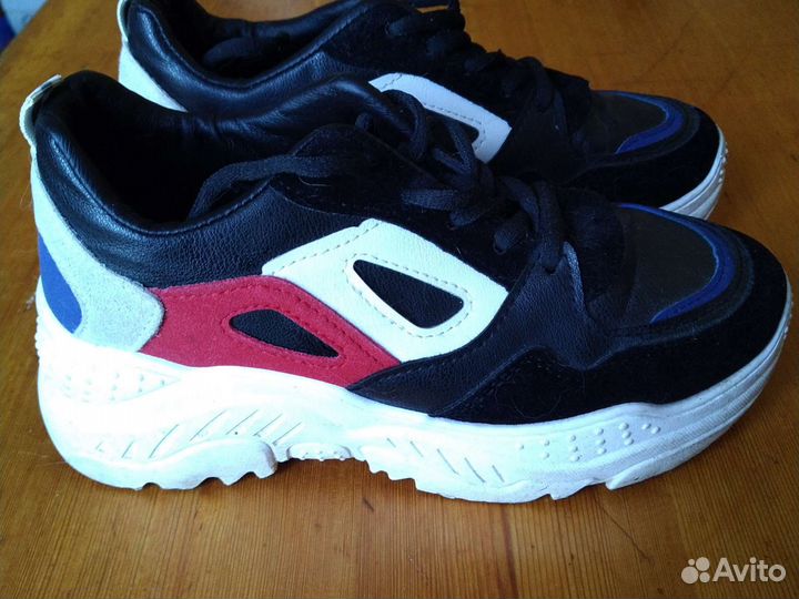 Кроссовки женские