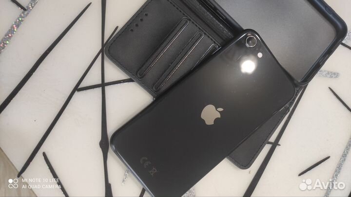 iPhone SE, 64 ГБ