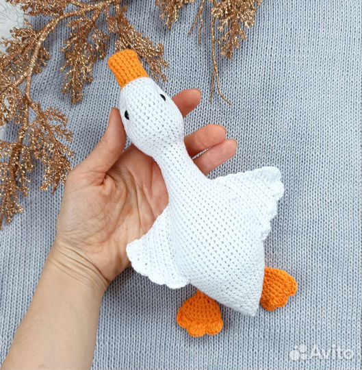 Вязаная игрушка гусь