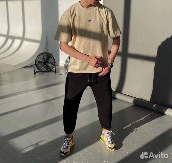 Футболки Adidas (черный/белый,бежевый)