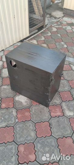 Металлический ящик сейф