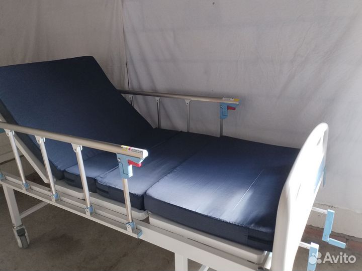 Медицинская кровать для лежачих больных