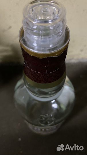 Пустая бутылка из-под виски Chivas