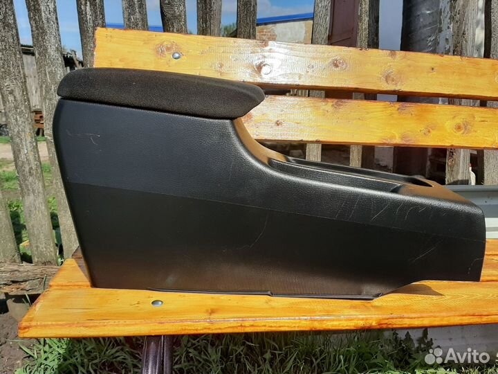 Подлокотник для mitsubishi lancer 9