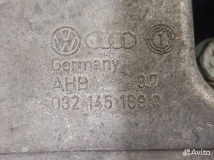 Кронштейн генератора Volkswagen Golf 4 1.4 16V AHW