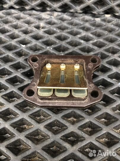 Лепестковый клапан Honda Dio 27 28 AF-18E