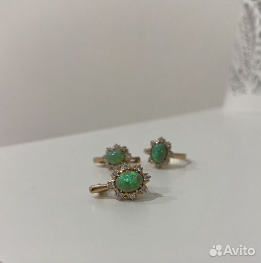 Золотые Кольцо и серьги с опалом