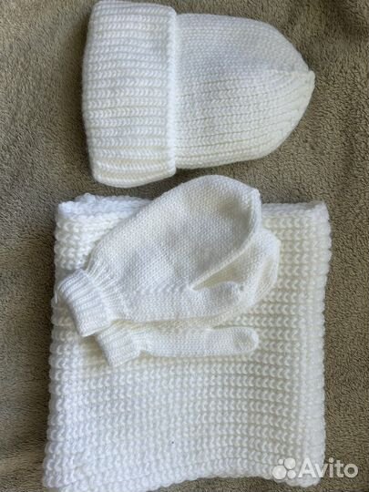 Комплект белый шапка + шарф-хомут + варежки