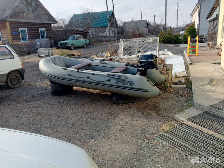 Лодка с мотором