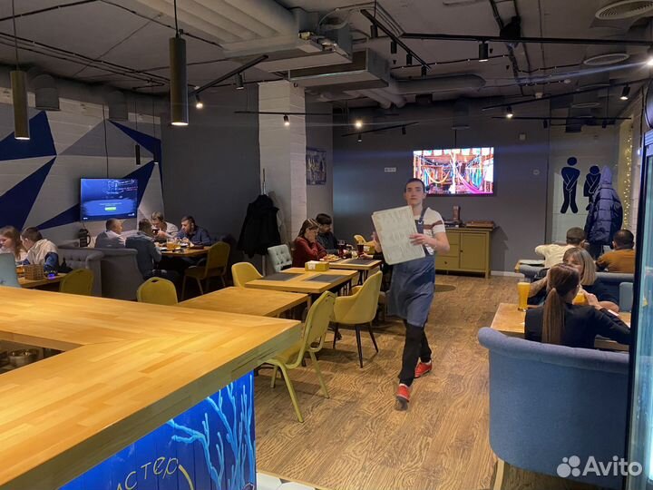 Бармен официант