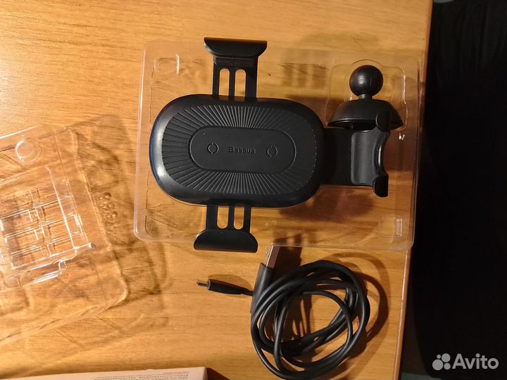 Беспроводная зарядка (держатель) в автомобиль