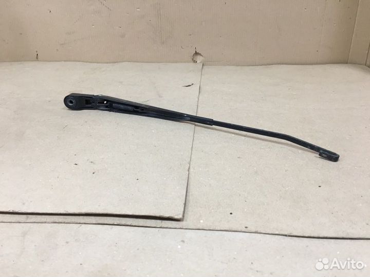 Поводок дворника правый Renault Logan 1