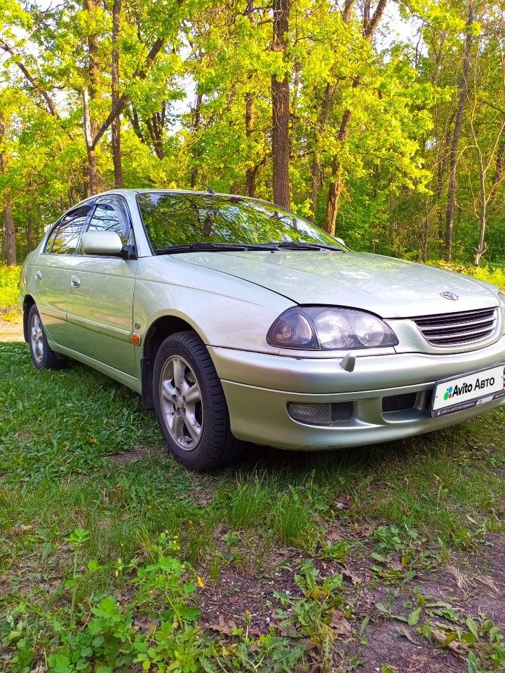 Toyota Avensis: фото владельца