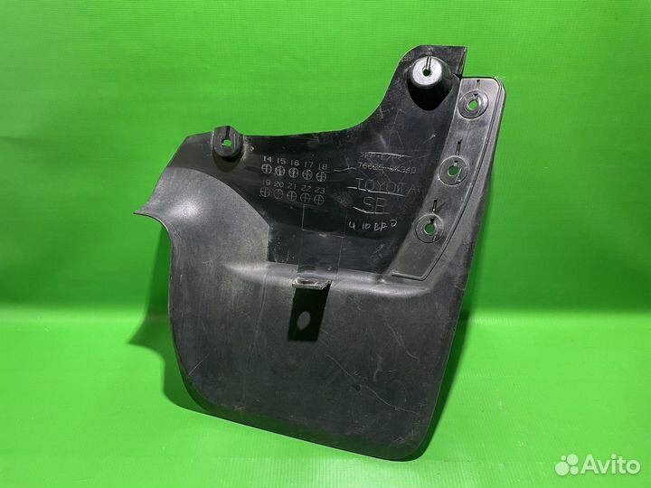 Брызговик задний правый Toyota Fortuner 2015+