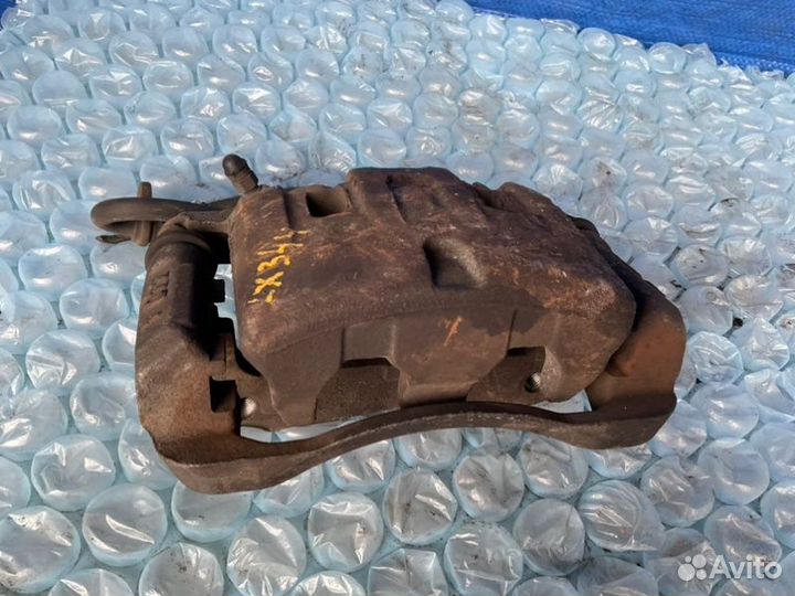 Суппорт передний правый Acura Mdx YD1 J35A5 2003