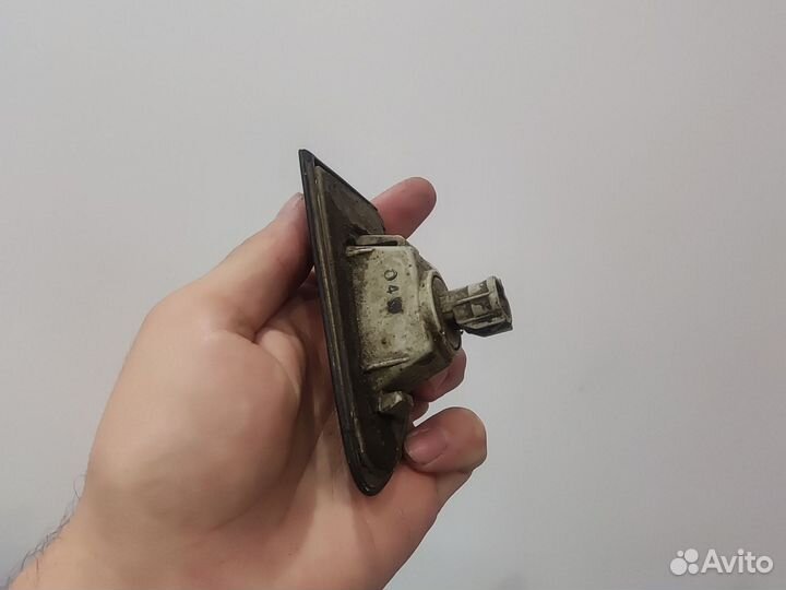 Повторитель в крыло Toyota Caldina