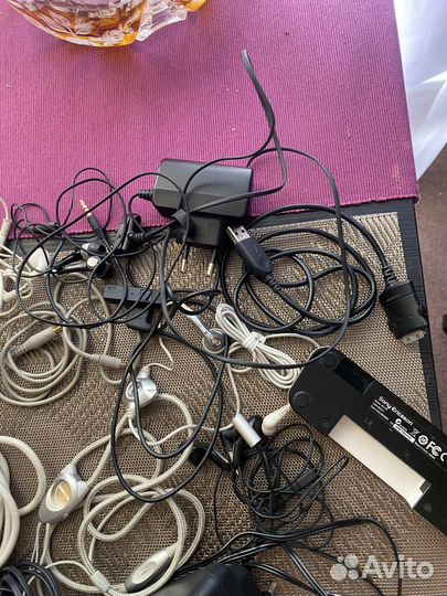 Провода,кабели, наушники к телефонам, зарядки