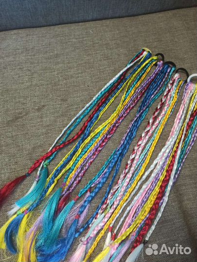 Резинка бантик с косичками