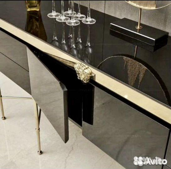 Консоль Versace