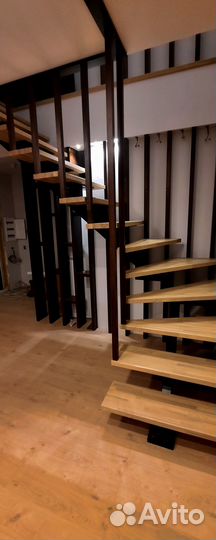 Лестница на металлокаркасе безопасная