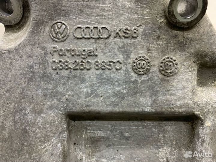 Кронштейн компрессора кондиционера Audi A4