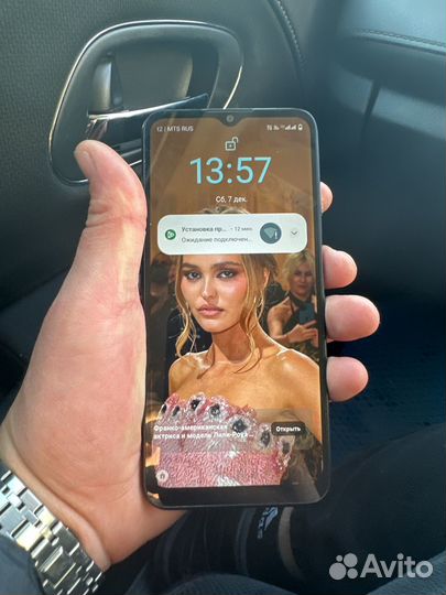 Продам телефон