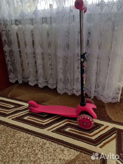 Самокат детский со светящимися колесами