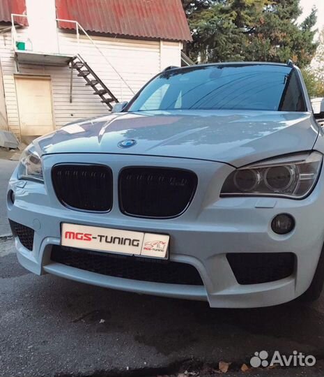 Ноздри BMW X1 E84 в стиле Х1 М черный глянец