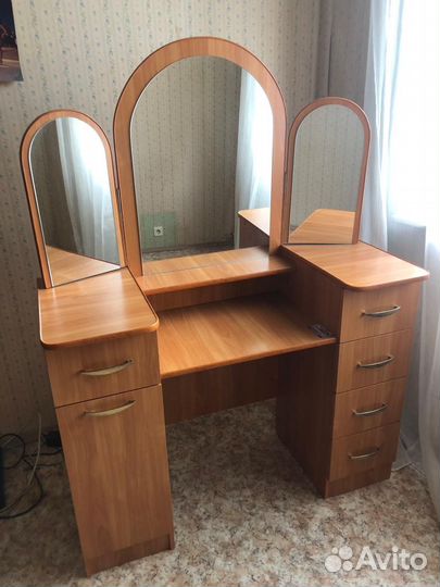 Трюмо с зеркалом бу