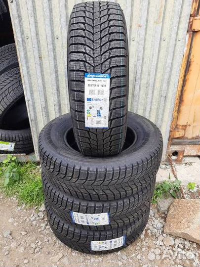 Triangle PL01 235/40 R18