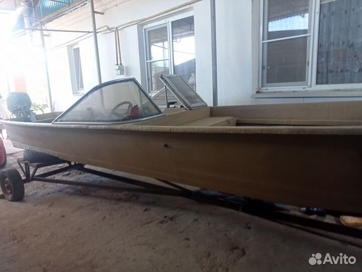 Лодка с мотором
