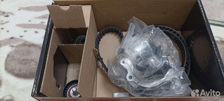 Koмплект грм с помпой gates KP15631XS