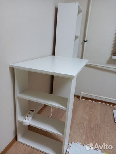 Стол и стеллаж